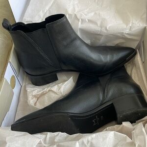 Marc Fisher Yale 8.5 Black Leather Ankle Boots